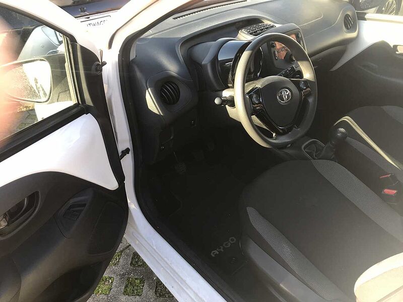 Toyota Aygo 5-Türer x