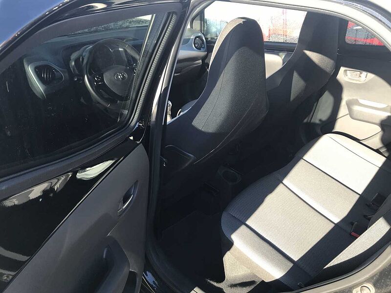 Toyota Aygo 5-Türer x-play Team D. Air / Cabrio