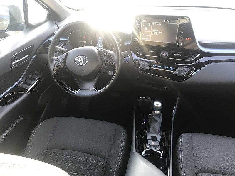 Toyota C-HR Hybrid 2.0 Team D / Standheizung