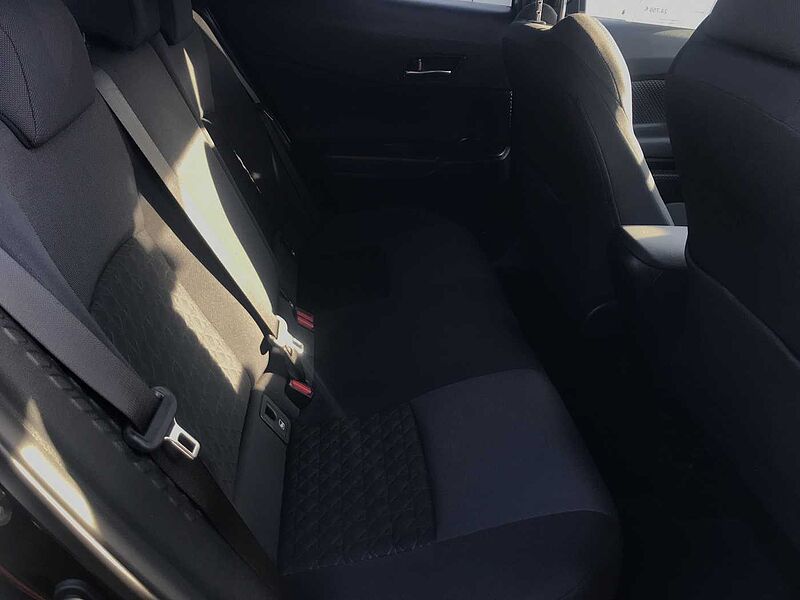 Toyota C-HR Hybrid 2.0 Team D / Standheizung