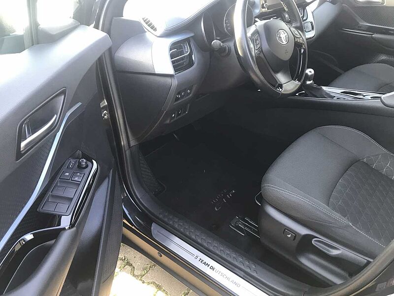 Toyota C-HR Hybrid 2.0 Team D / Standheizung