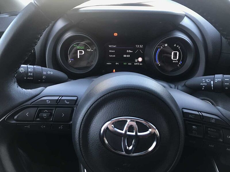 Toyota Yaris Hybrid 5-Türer 1.5 VVT-i Team Deutschland